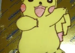 Tort w kształcie Pikachu Tort w kształcie Pikachu