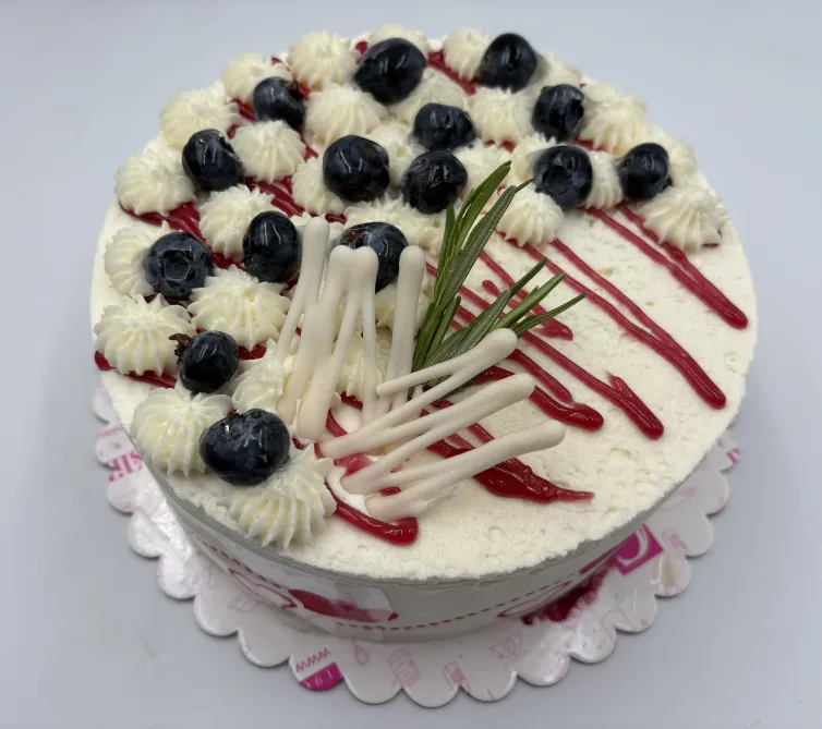 Tort bezowy jogurtowo-porzeczkowy 