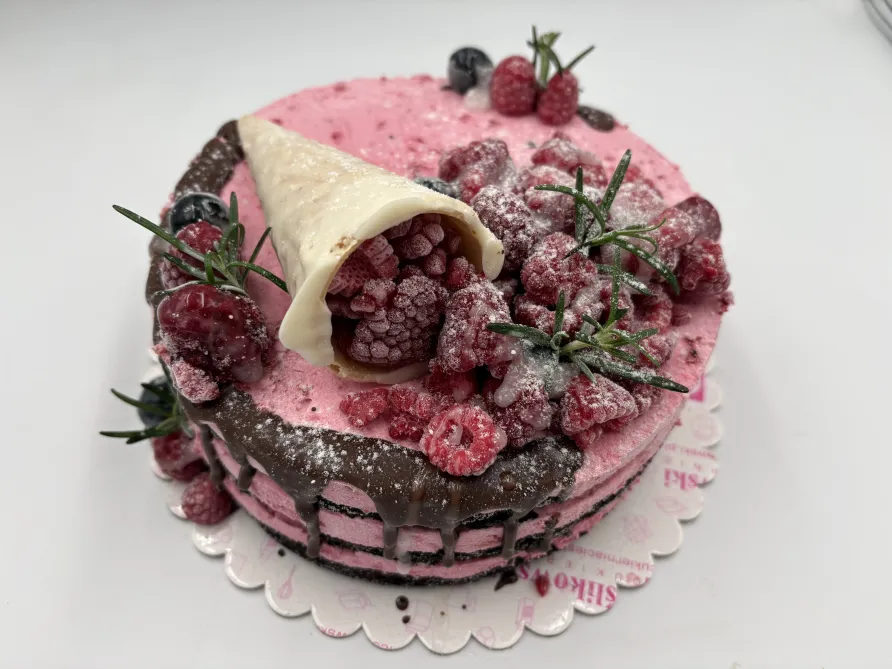 Tort czekoladowo-Malinowy